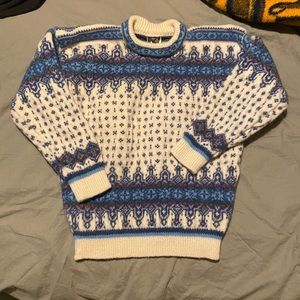 100% Norwegian wool sweater size M